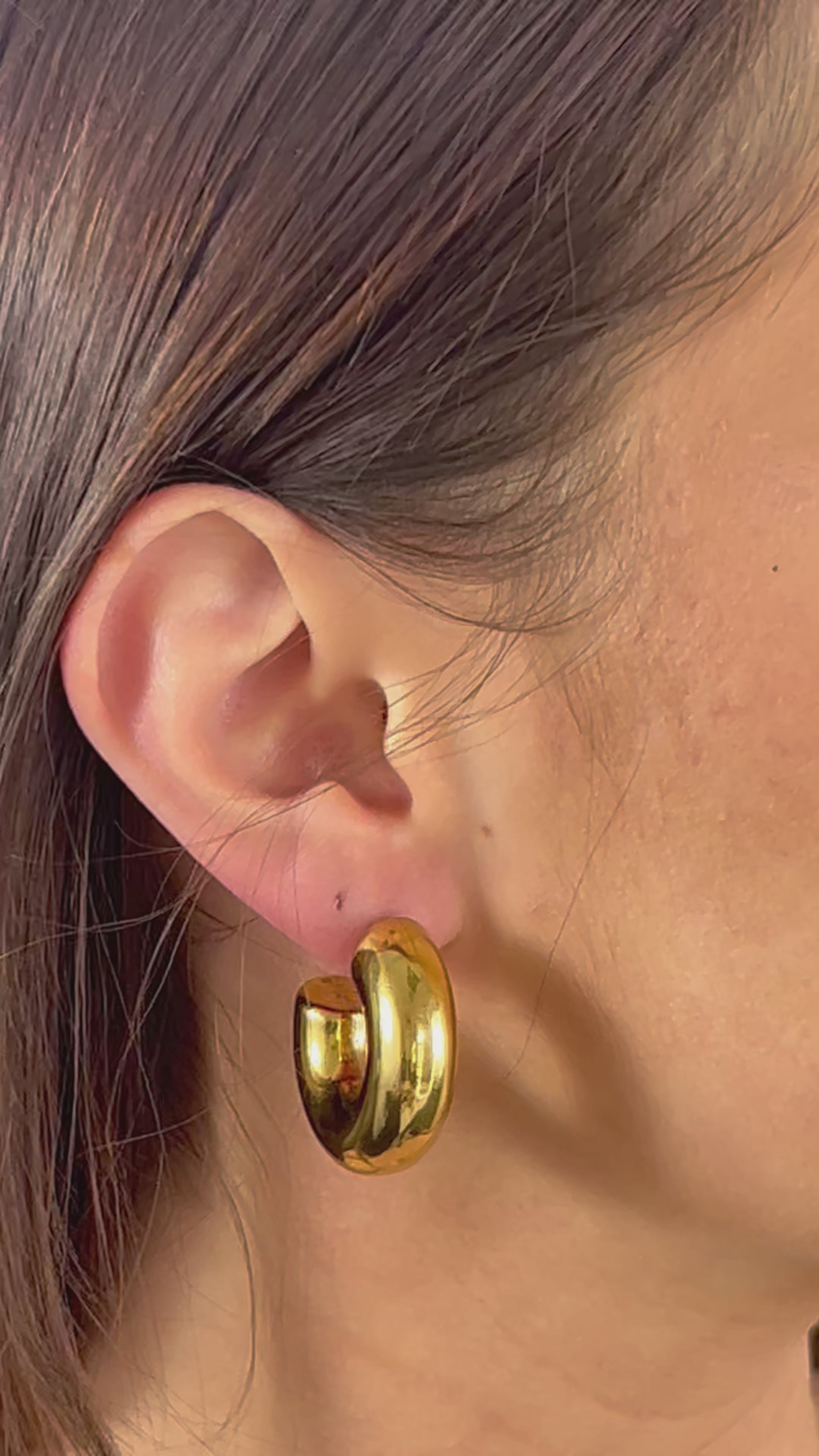 PENDIENTES EONE DORADOS